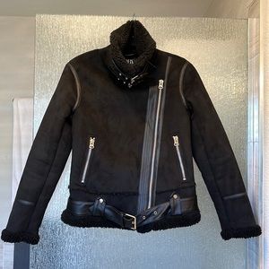 Darling, fantastic condition black Zara jacket size XS.